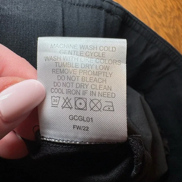 NWOT‎ Quince Performance Tech Skort Black Size Large Built-In Shorts Zip Pockets - Picture 9 of 9